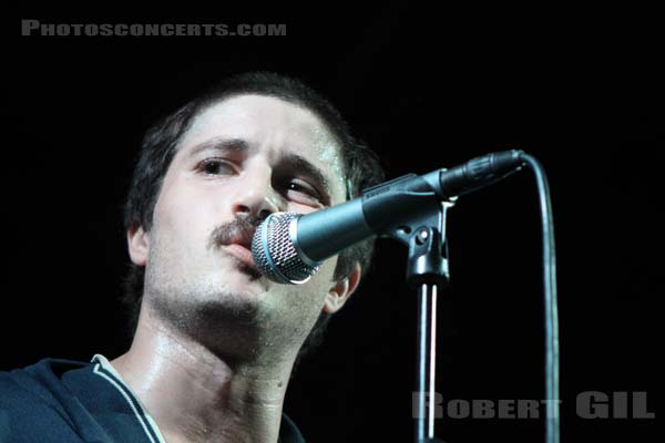 BLACK LIPS - 2009-05-28 - PARIS - Cabaret Sauvage - Cole Alexander